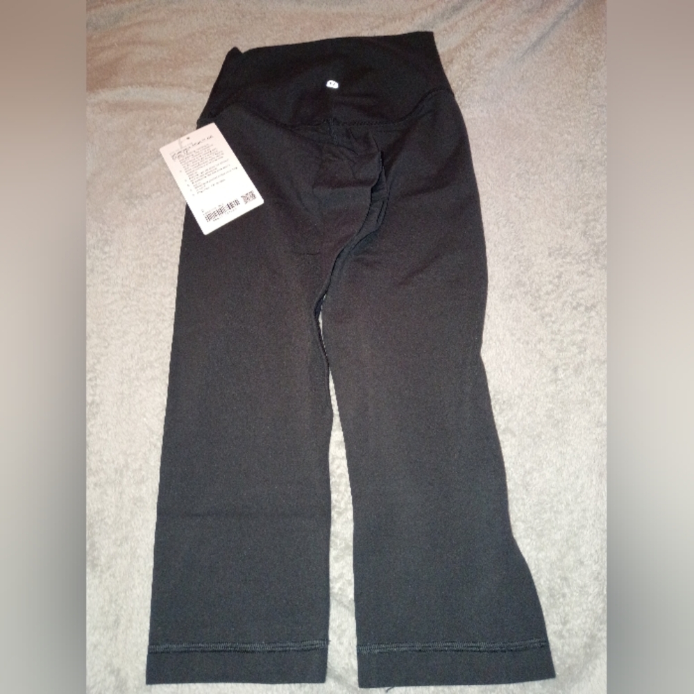 NWT!!! Lululemon Athletica Black Align HR Crop Leggings